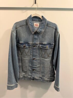 Wrangler Denim Jacket in Light Blue with Contrast Stitching